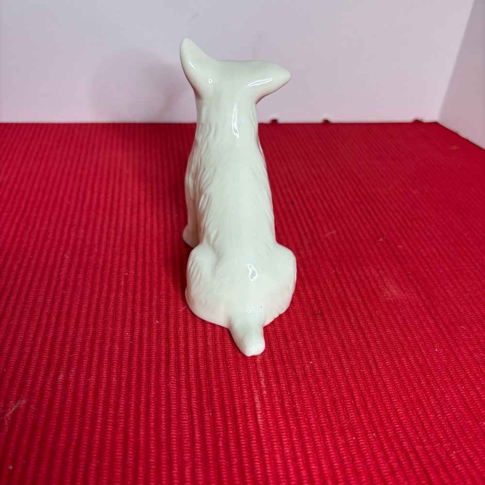 Bellerk Ireland White Ceramic Terrier Dog Figurine Stamped - Picture 4 of 7